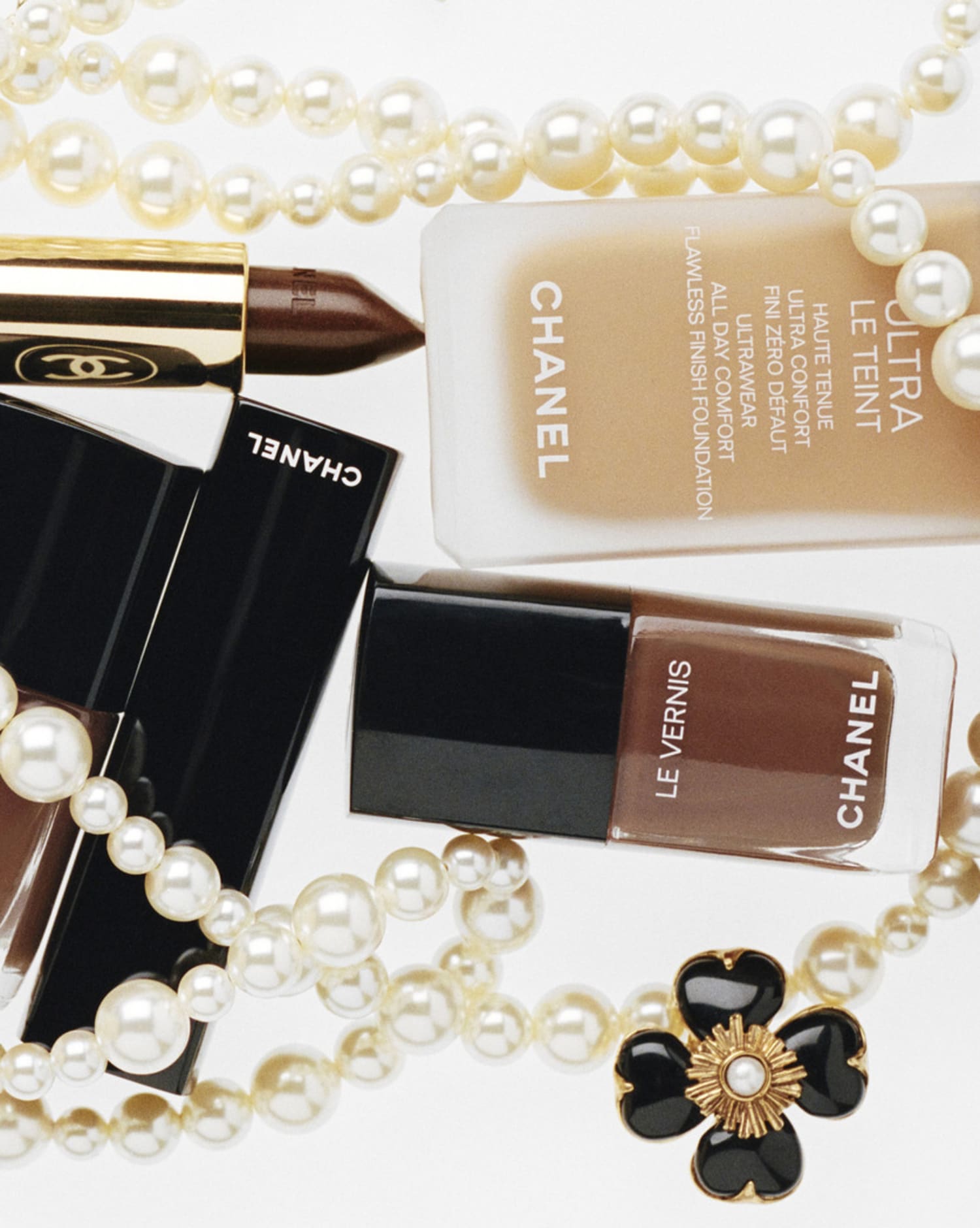 CHANEL リップカフ　2022 Chanel LES ACCORDS DE CHANEL: FALL-WINTER 2022 MAKEUP